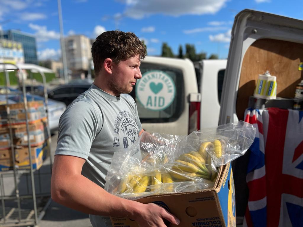 Picture of Nathan Mullaney working with Actions Beyond Words (ABW) loading fresh fruit to deliver to shelters in Kharkiv